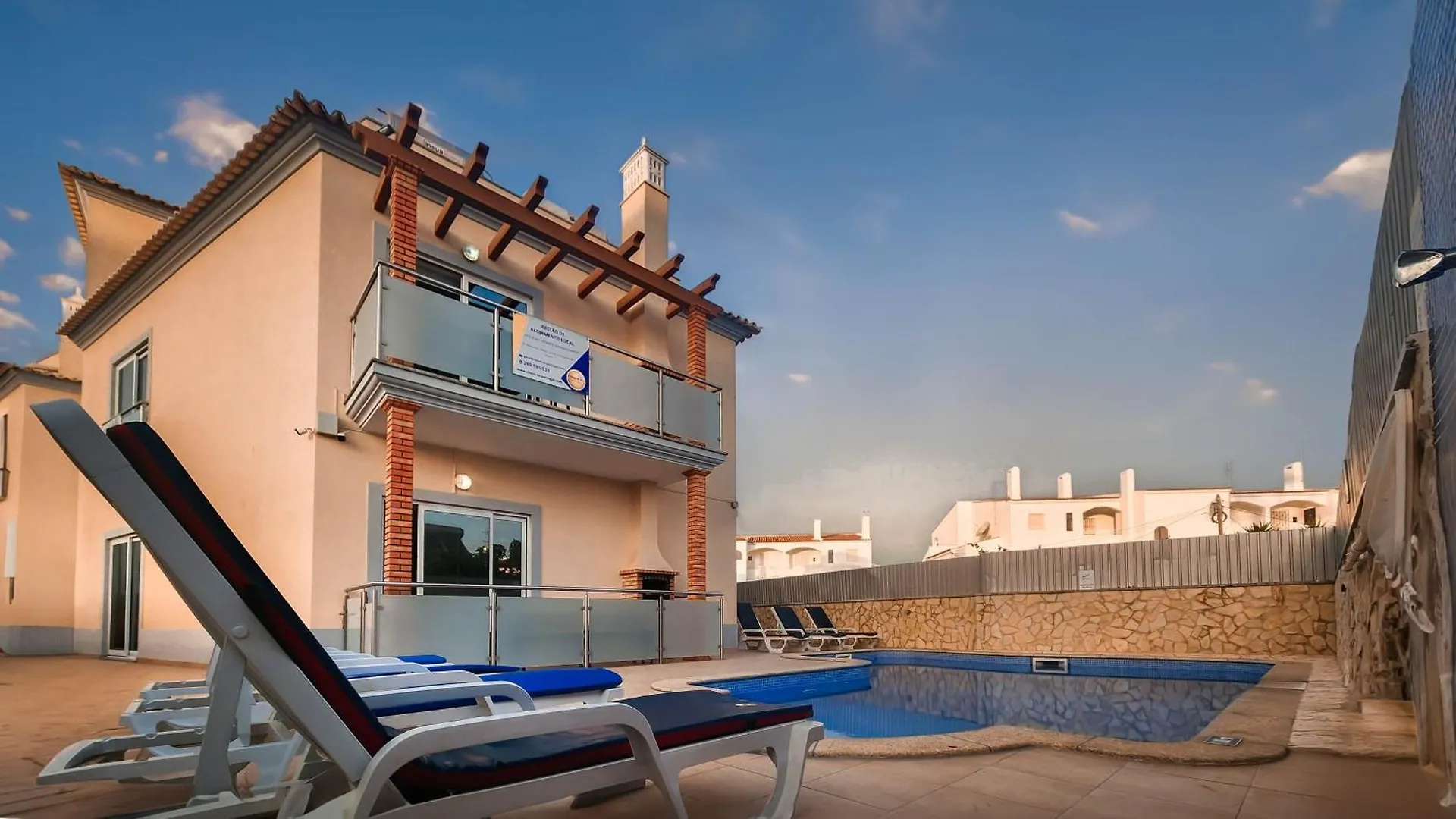 Oura Oasis C By Check-In Portugal contacts